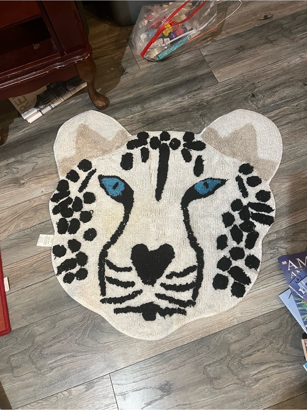 Plush Leopard Face Accent Rug in White and Black with Blue Eyes